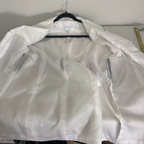 Elegant White and Black Lace Women's Coat - Picture 10 of 10